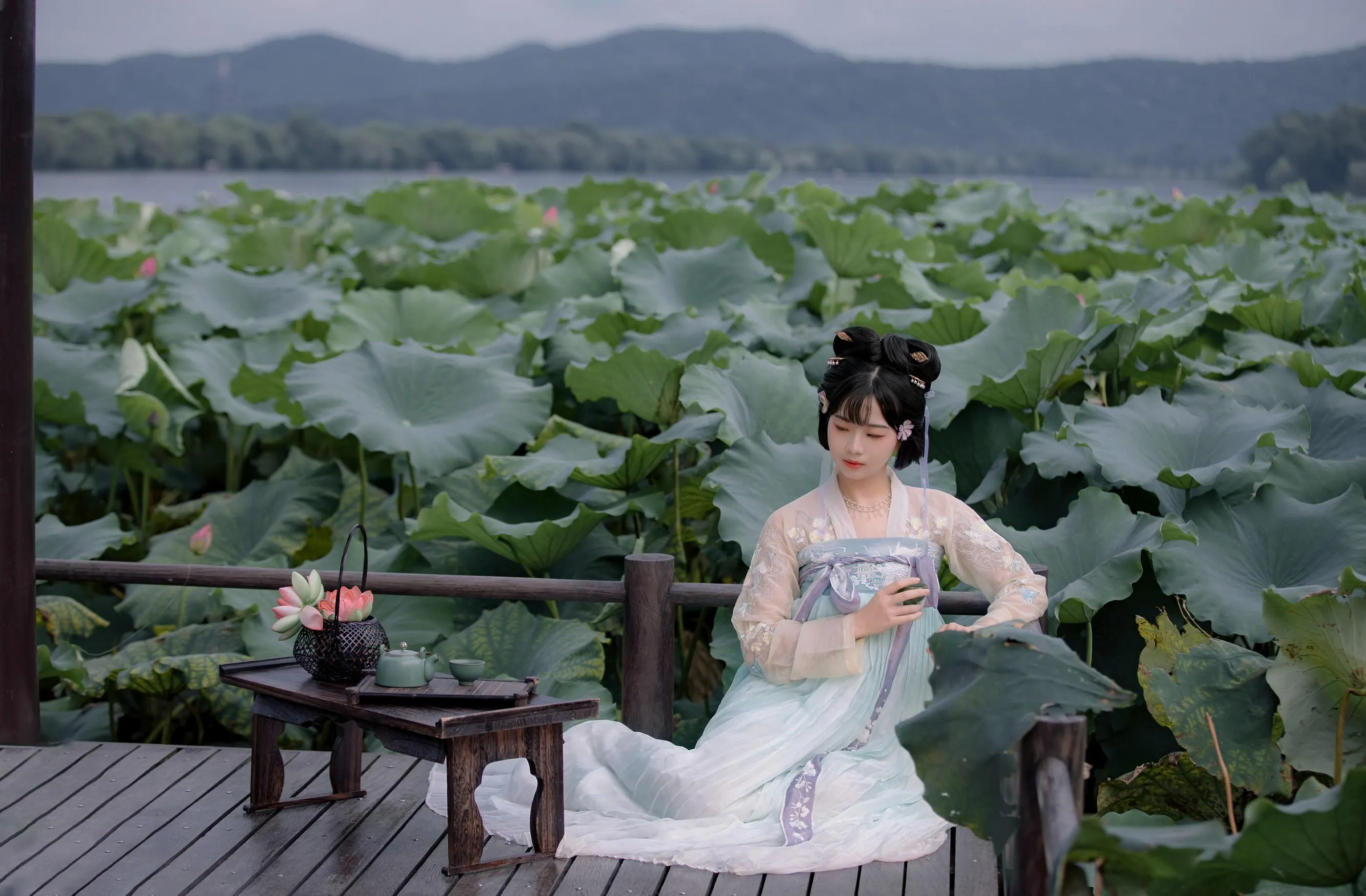 [YITUYU艺图语]2021.12.24 赏荷 僵僵 [24P]插图1